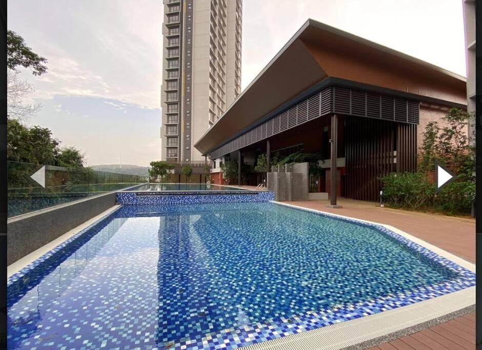 Apartment The Clio2, Beside Ioi Mall, Opposite Serdang Hospital, Upm And Uniteen, *